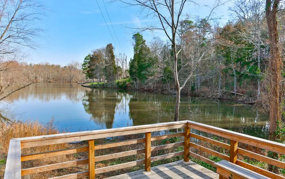Lakefront boardwalk and waterfront views at a residential apartment community in Lake Wylie